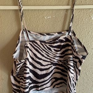 DAZY SLEVELESS zebra shirts.
